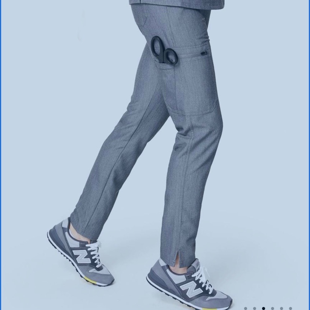 BRAND NEW. Figs Women’s Yola Scrub Pant.